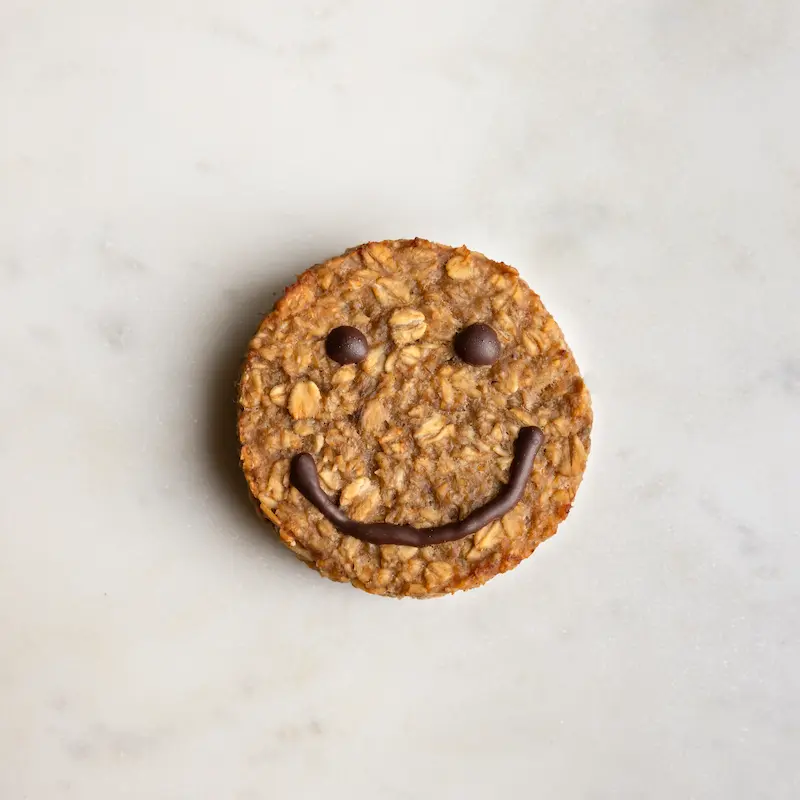 les cookies enchantés - photographie du cookies feel-good "le joyeux" - cookies healthy d’exception